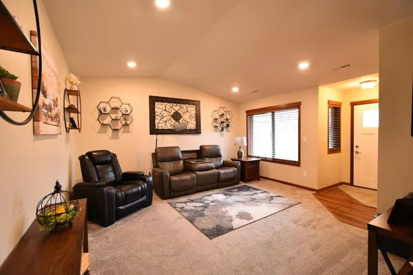 $359,900 | 147 Highlands Circle, Zumbrota, MN 55992