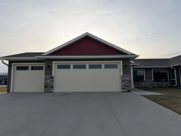 $359,900 | 147 Highlands Circle, Zumbrota, MN 55992
