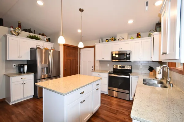 $359,900 | 147 Highlands Circle, Zumbrota, MN 55992