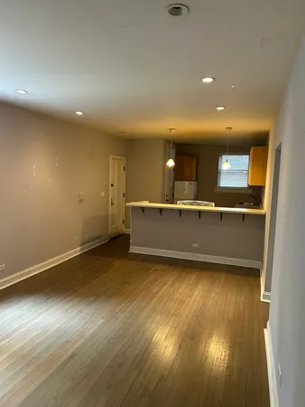 $1,725 | 5440 North Campbell Avenue, Unit 2R, Chicago, IL 60625