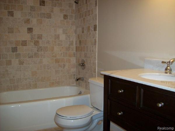 1172 Bedford Road Grosse Pointe, MI 48230 - Photo 15 of 21 Bathroom