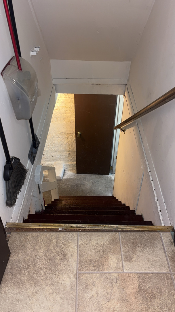 5614 South Kolmar Avenue Chicago, IL 60629 - Photo 30 of 40 a view of entryway