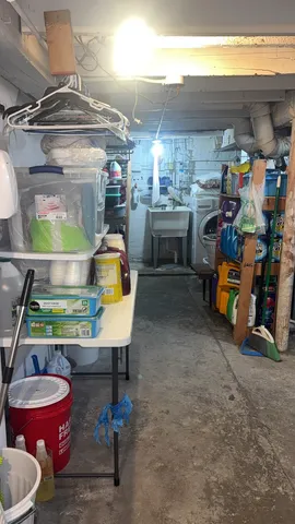 a view of livingroom with furniture