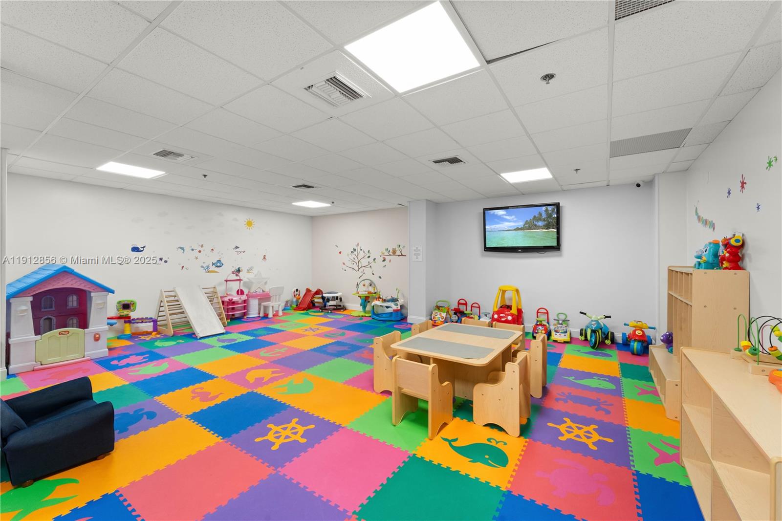 540 Brickell Key Drive, Unit 1406 Miami, FL 33131 - Photo 32 of 37