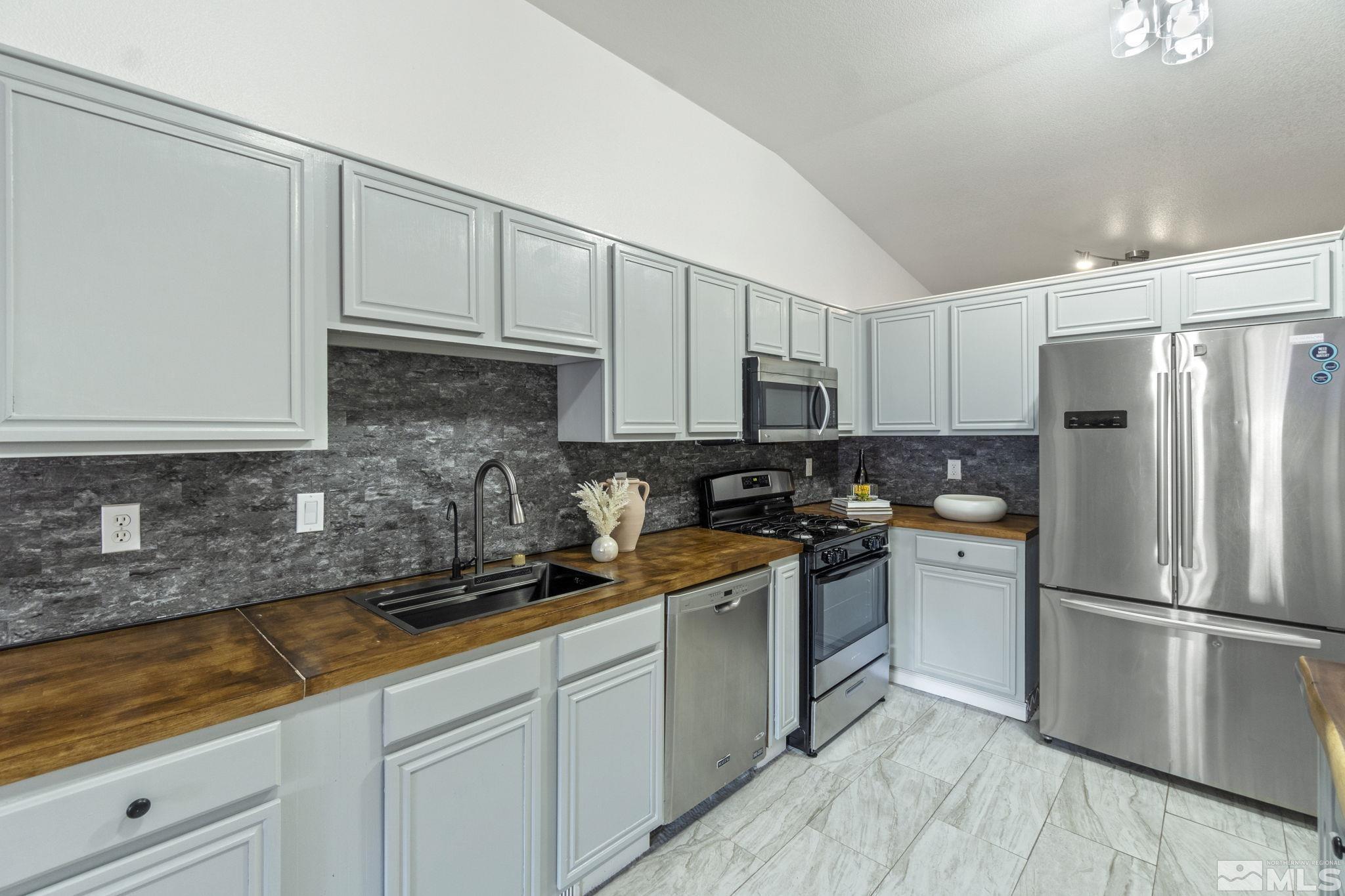 17655 Georgetown Court Reno, NV 89508 - Photo 13 of 32 Photo 13