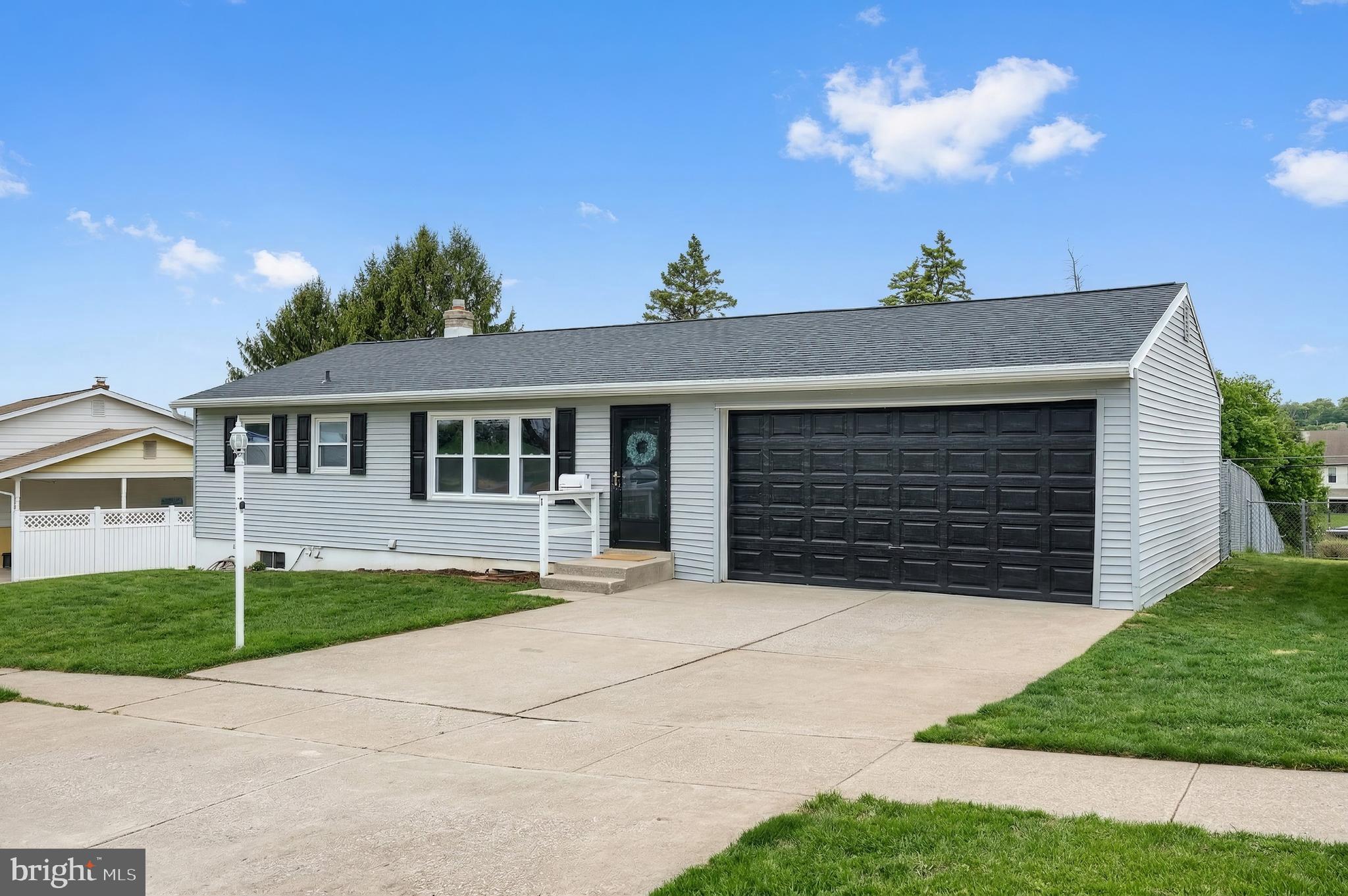 11 Faye Road Middletown, PA 17057 - Photo 2 of 35