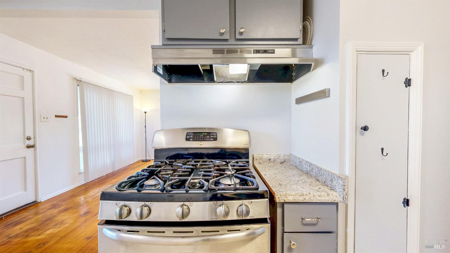 809 Maple Avenue Vallejo, CA 94591 - Photo 11 of 46 a kitchen with a stove and cabinets