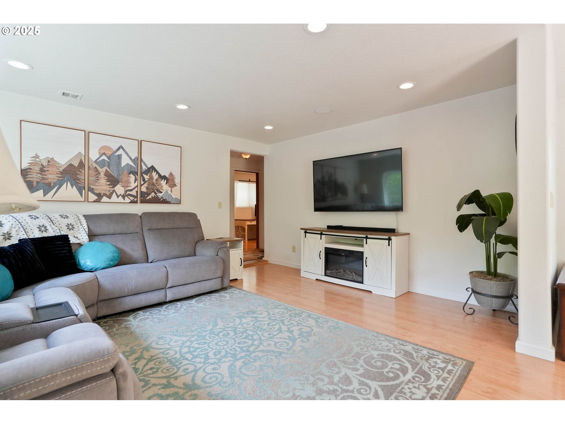 241 Rees Hill Road Southeast Salem, OR 97306 - Photo 14 of 40 a living room with furniture and a flat screen tv