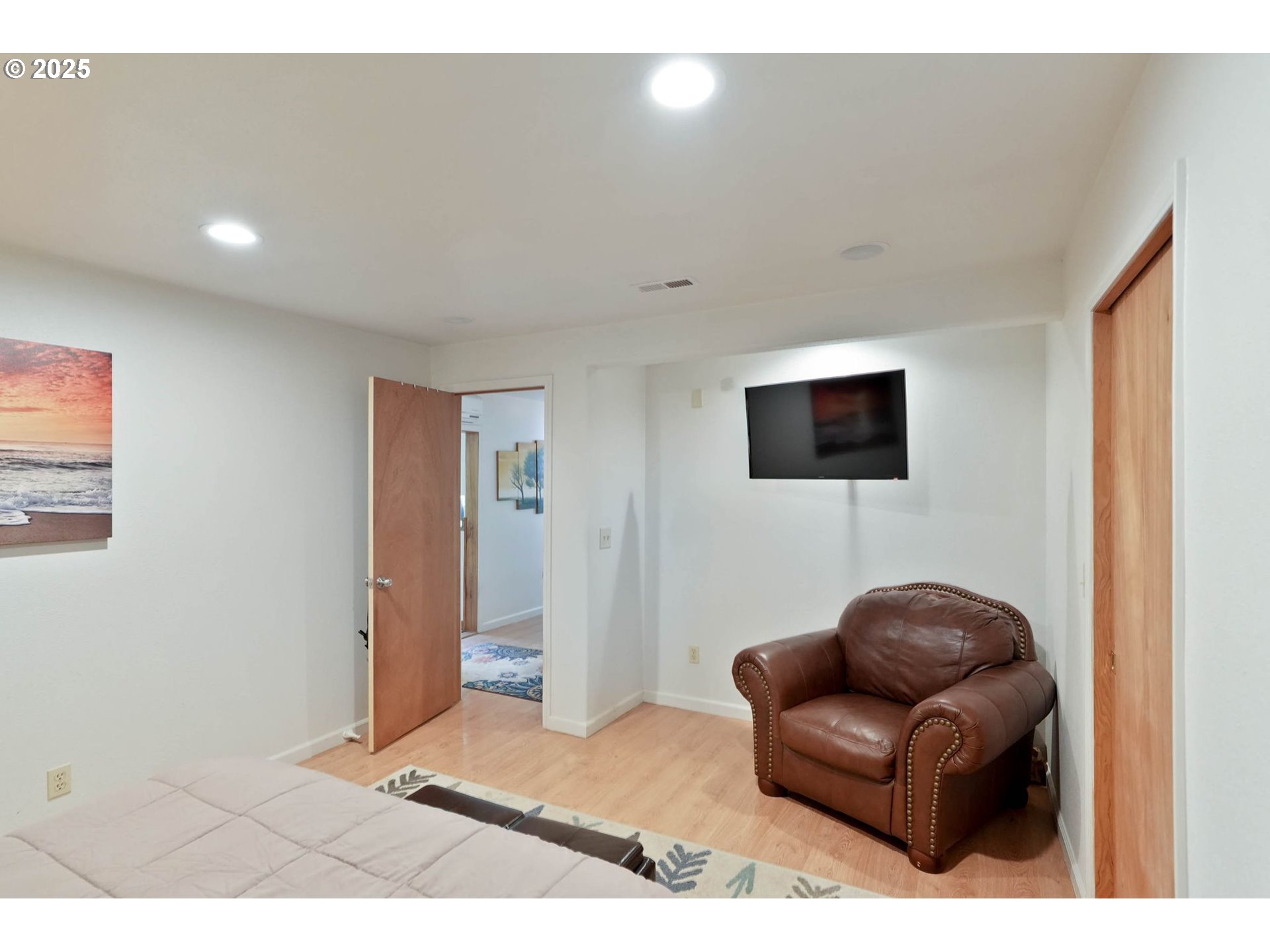241 Rees Hill Road Southeast Salem, OR 97306 - Photo 22 of 40 a living room with furniture and a flat screen tv