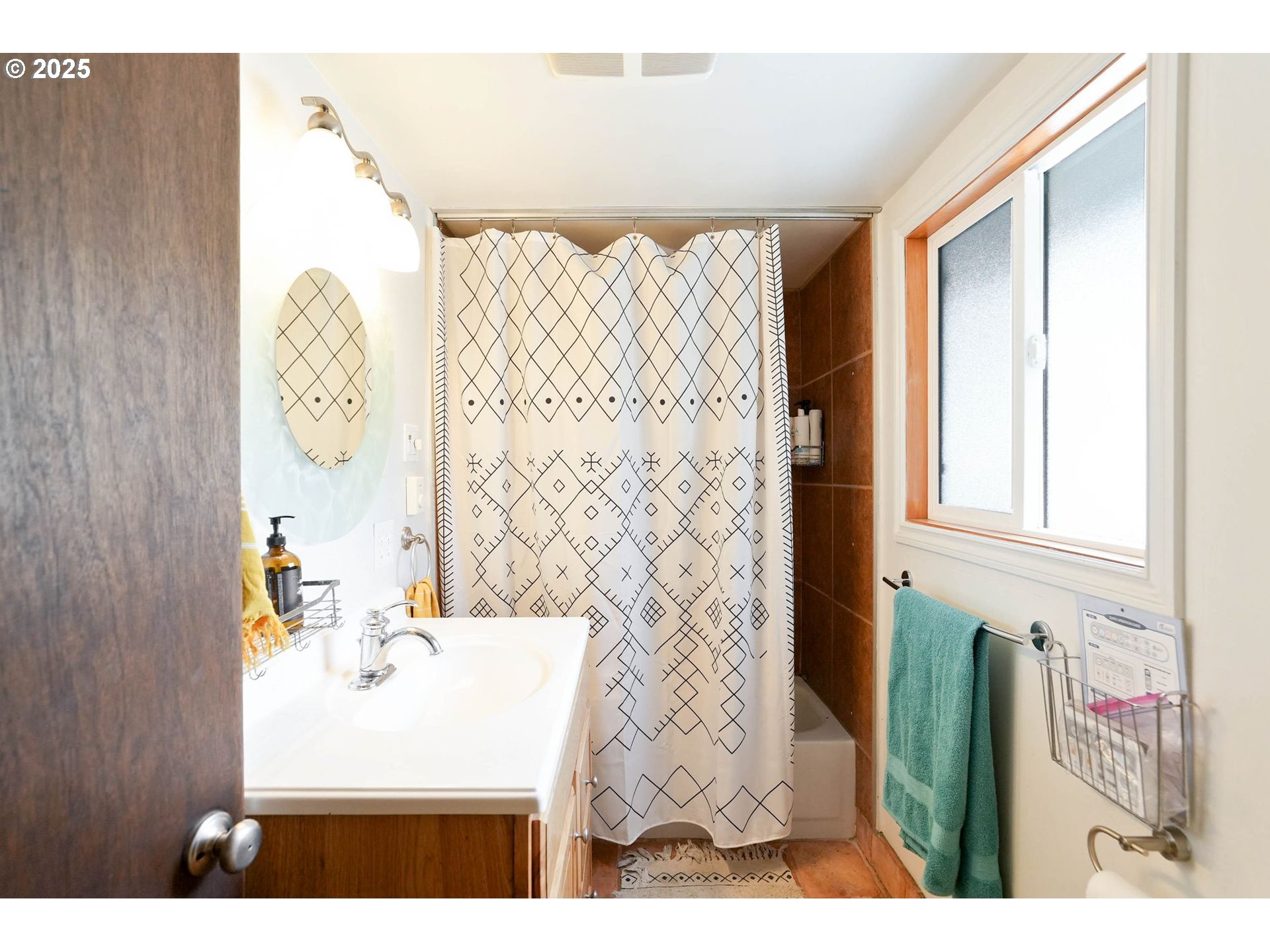 241 Rees Hill Road Southeast Salem, OR 97306 - Photo 25 of 40 a bathroom with a sink a mirror and a shower curtain