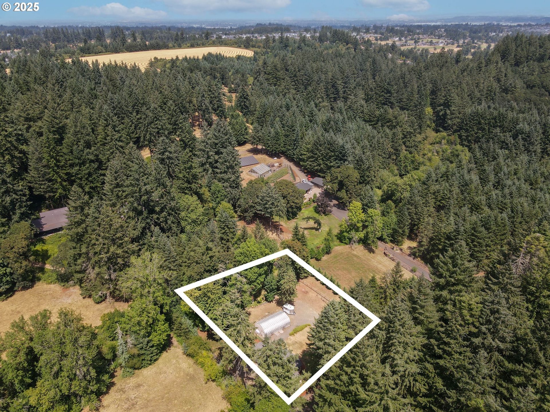 241 Rees Hill Road Southeast Salem, OR 97306 - Photo 3 of 40 a view of a yard from a balcony