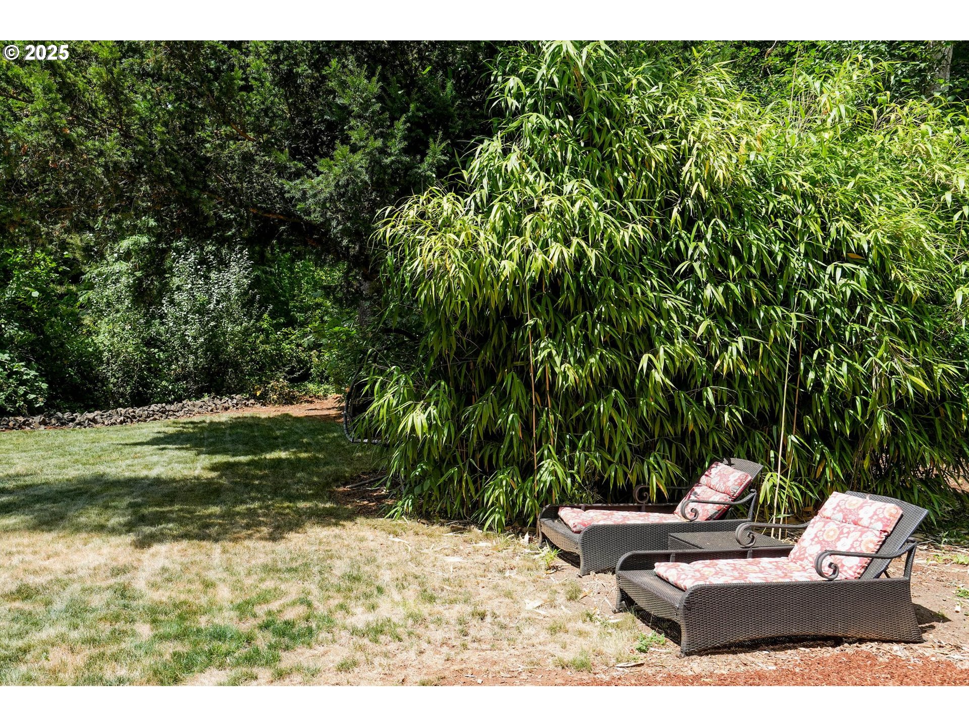 241 Rees Hill Road Southeast Salem, OR 97306 - Photo 34 of 40 a backyard of a house with table and chairs