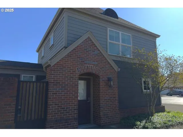 a view of livingroom with furniture and windows