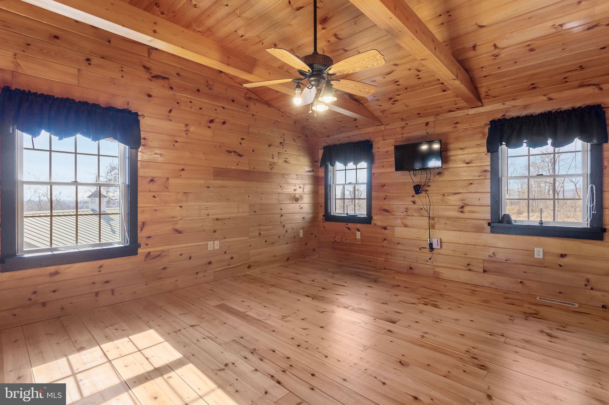 1336 Knoxlyn-Orrtanna Road Orrtanna, PA 17353 - Photo 21 of 37 Primary Suite