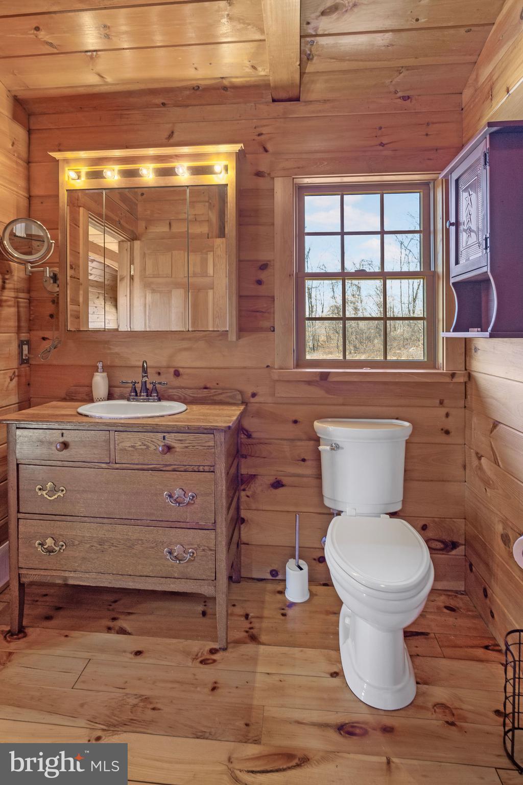 1336 Knoxlyn-Orrtanna Road Orrtanna, PA 17353 - Photo 23 of 37 Primary Suite Bath