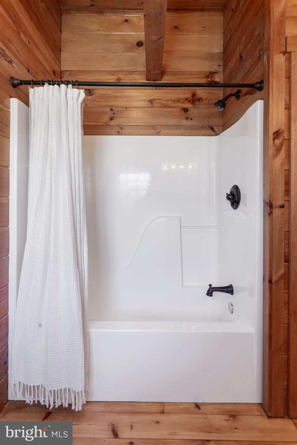 1336 Knoxlyn-Orrtanna Road Orrtanna, PA 17353 - Photo 24 of 37 Primary Private Bath