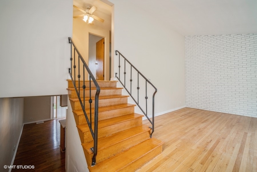 912 Chestnut Street Deerfield, IL 60015 - Photo 2 of 20 a view of entryway and hall with wooden floor