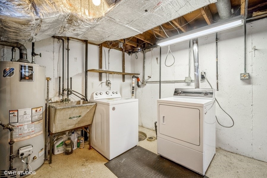 912 Chestnut Street Deerfield, IL 60015 - Photo 17 of 20 a utility room with dryer and washer