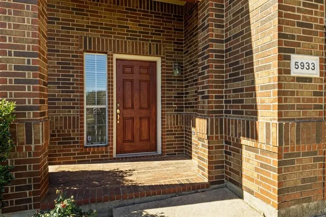 $325,000 | 5933 Missy Lane, Fort Worth, TX 76131