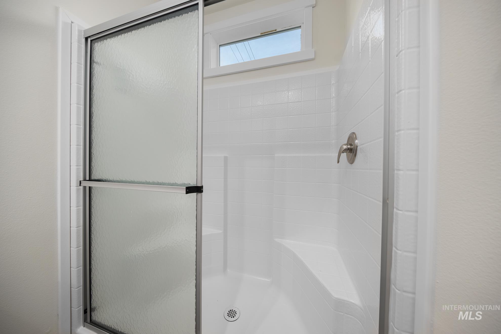 2750 Alden Road, Unit 8 Fruitland, ID 83619 - Photo 14 of 31 Bathroom with a shower stall