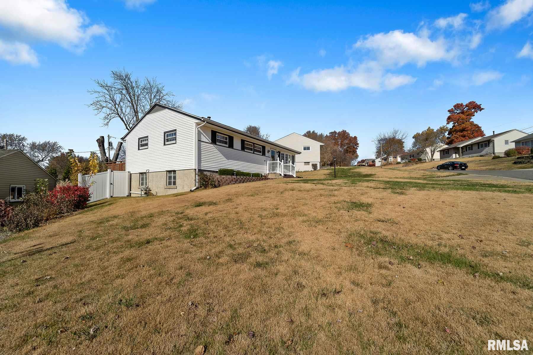 55 Bob-O-Link Drive Springfield, IL 62702 - Photo 4 of 35