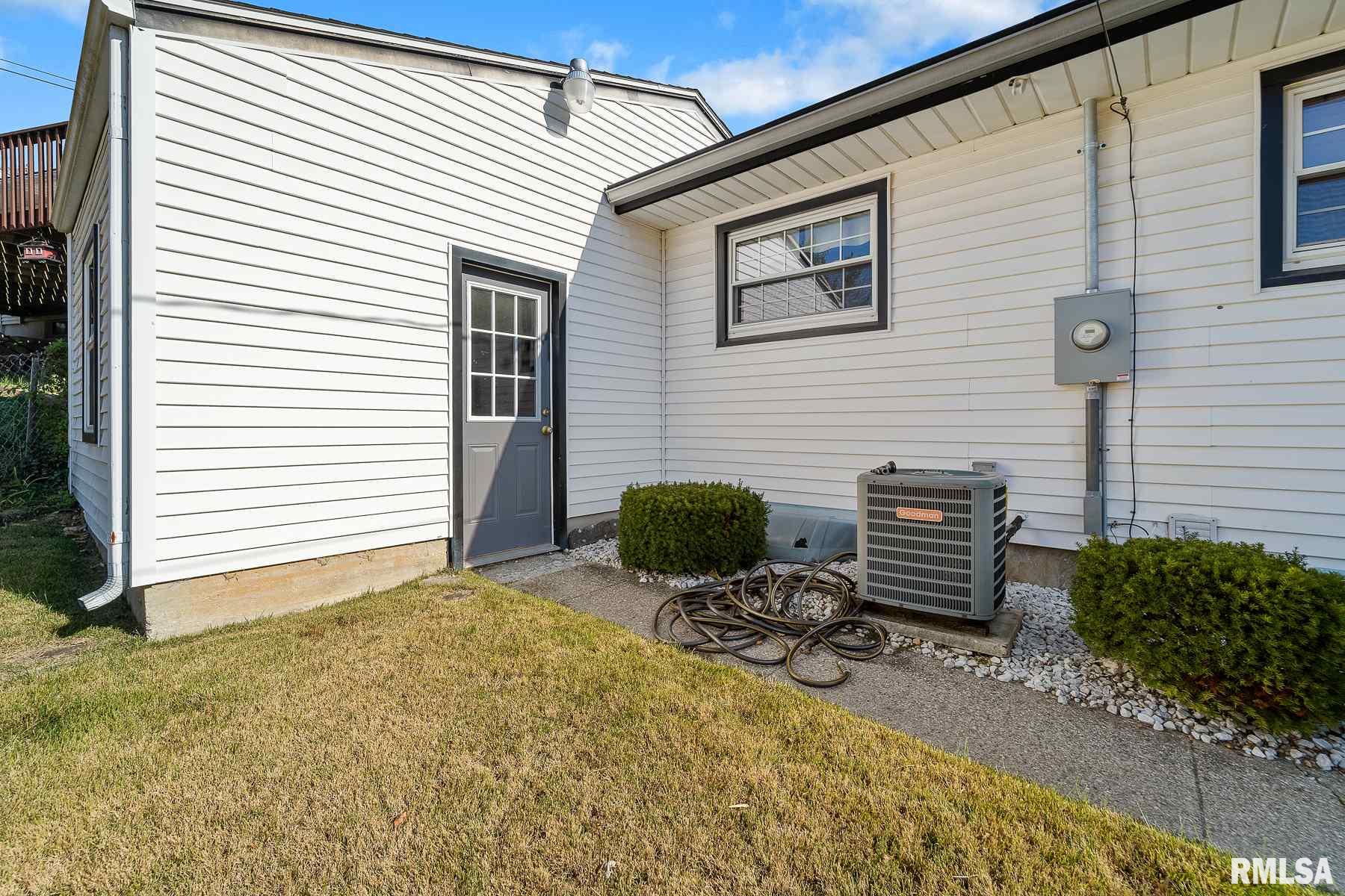 55 Bob-O-Link Drive Springfield, IL 62702 - Photo 9 of 35