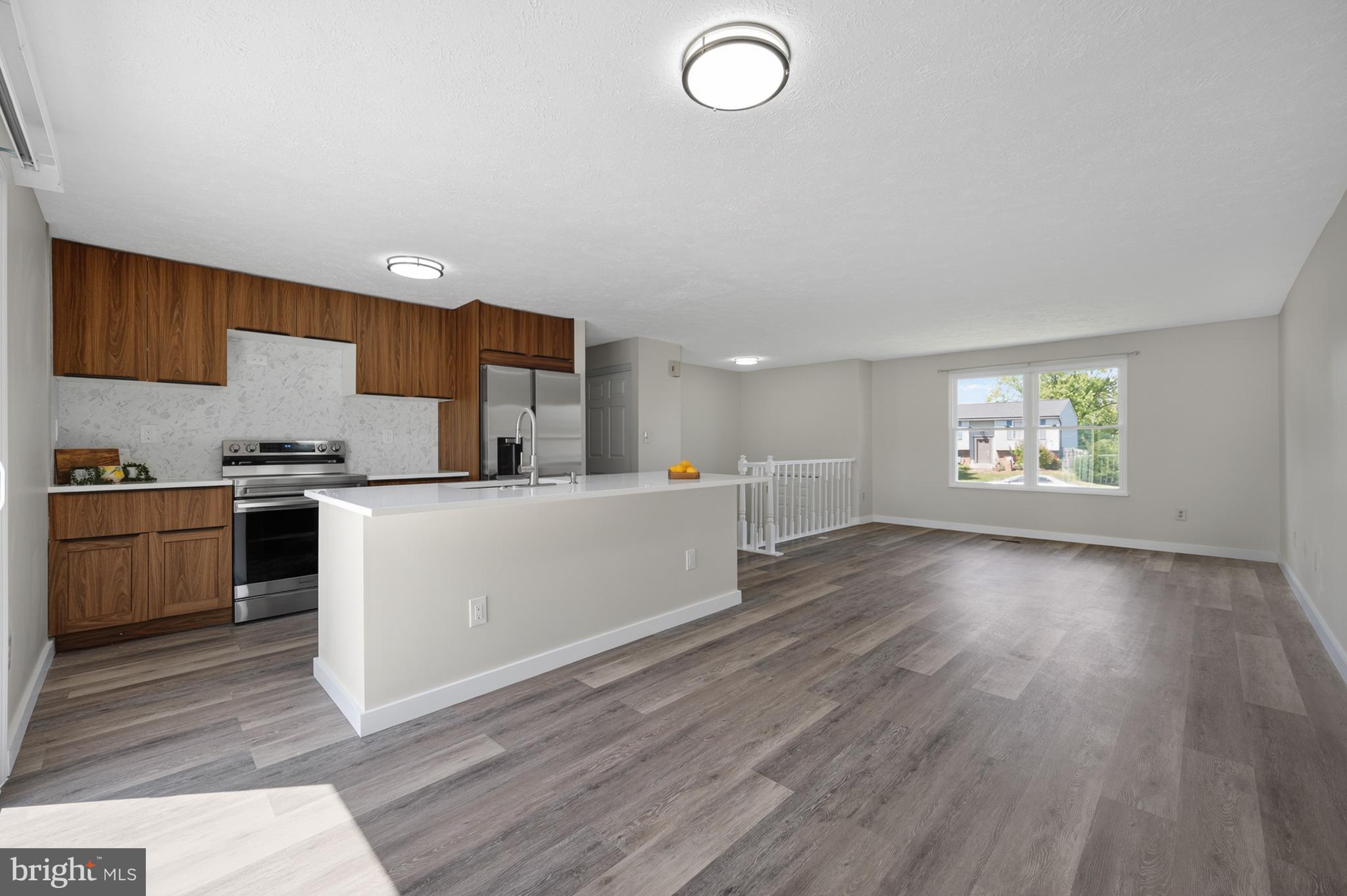 4429 Cub Run Road Chantilly, VA 20151 - Photo 11 of 56 DINING AREA & KITCHEN TO LIVING ROOM