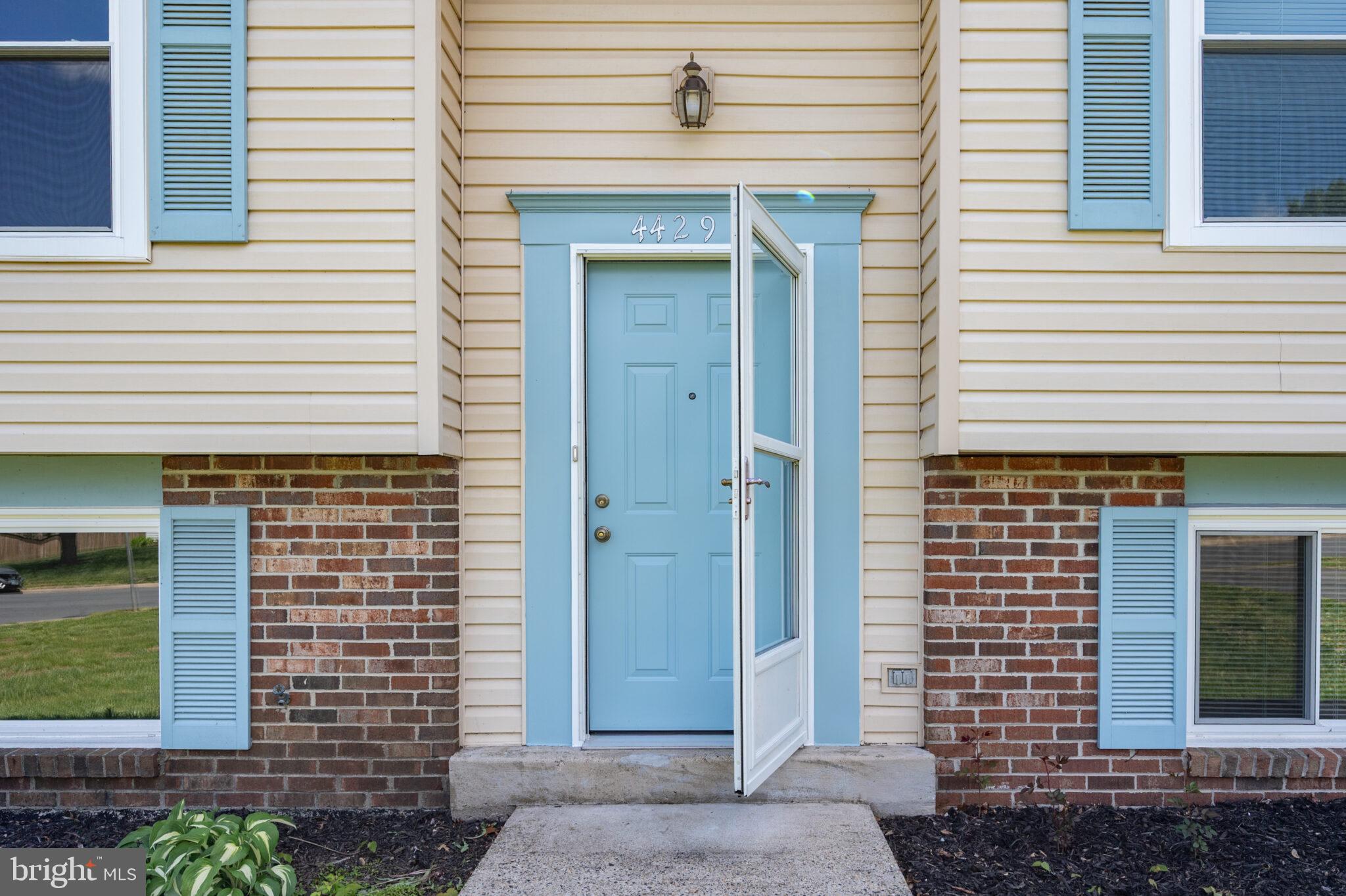 4429 Cub Run Road Chantilly, VA 20151 - Photo 4 of 56 FRONT ENTRANCE