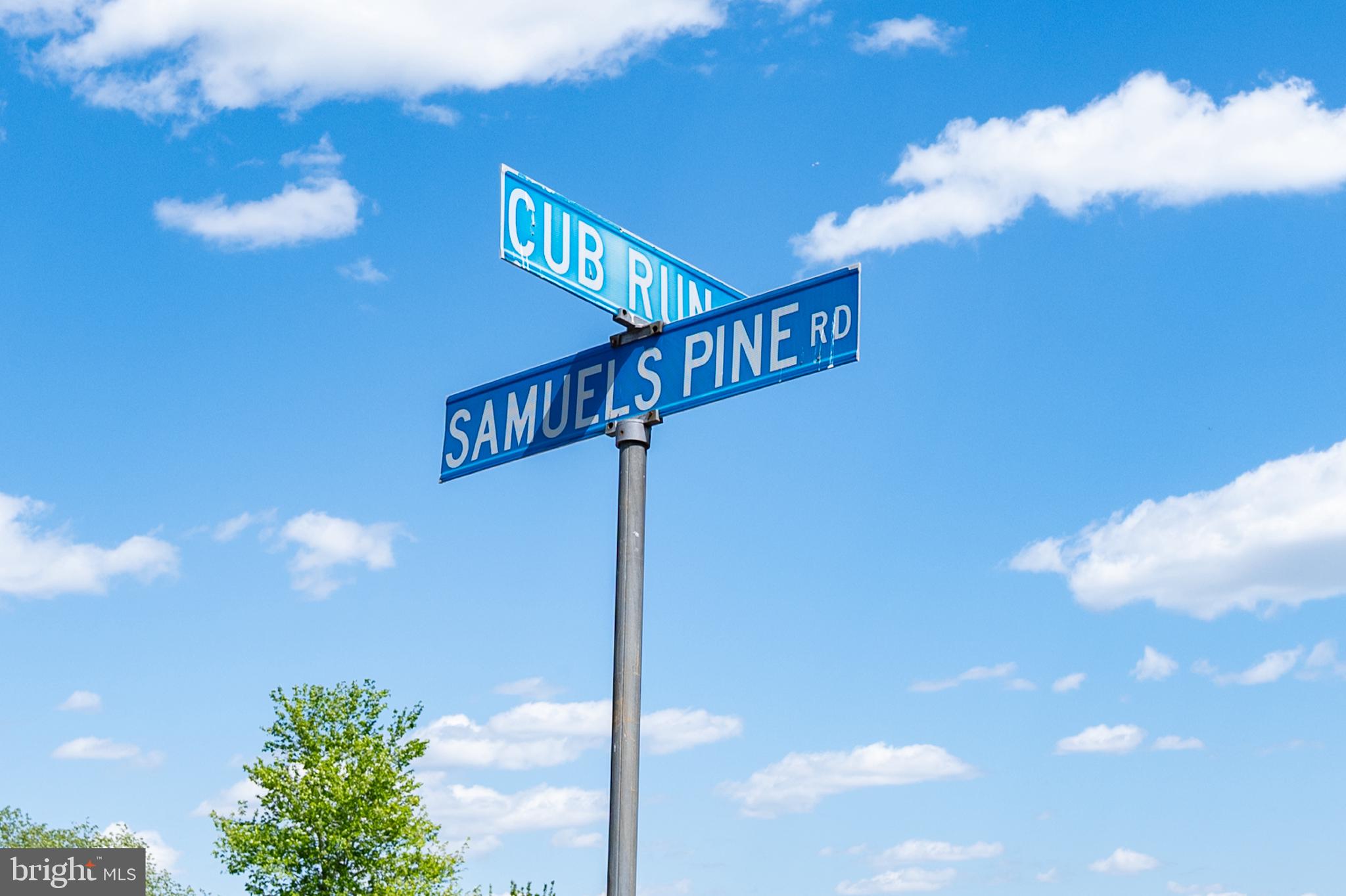 4429 Cub Run Road Chantilly, VA 20151 - Photo 46 of 56 a street sign that is on a pole