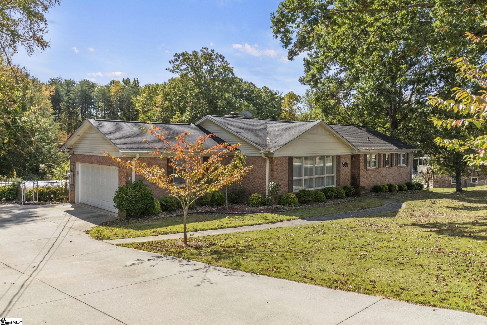 215 Eastbourne Road Greenville, SC 29611 - Photo 1 of 34 Gallery Image 1