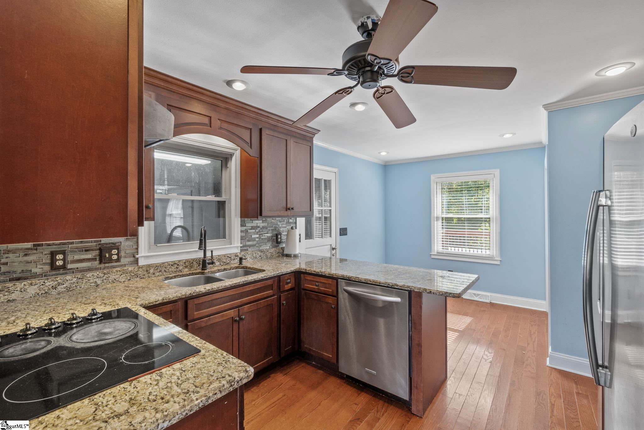 215 Eastbourne Road Greenville, SC 29611 - Photo 13 of 34 Gallery Image 13