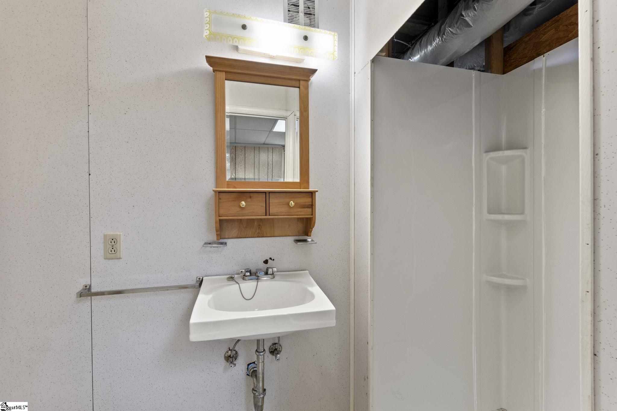 215 Eastbourne Road Greenville, SC 29611 - Photo 26 of 34 Gallery Image 26