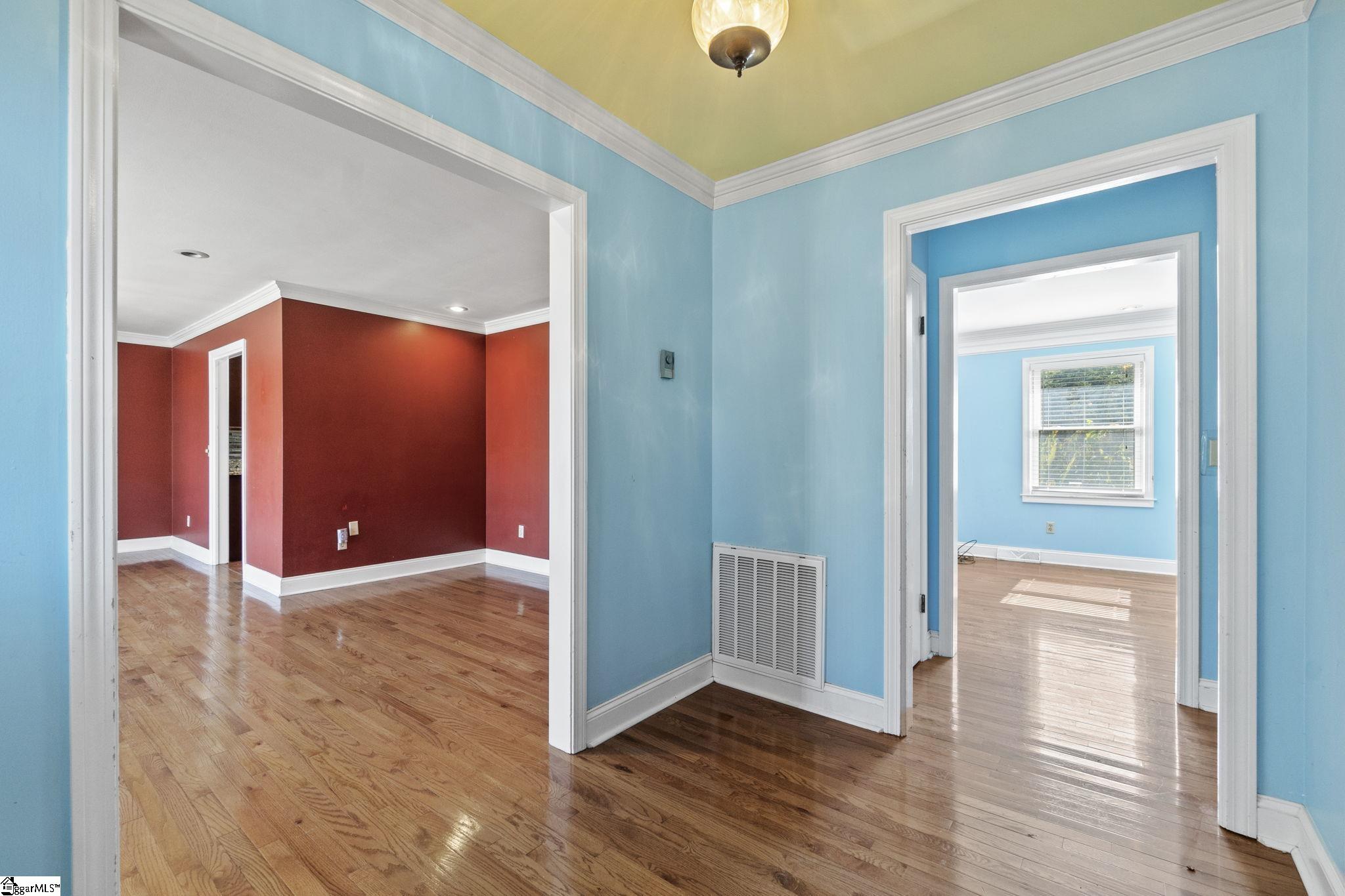 215 Eastbourne Road Greenville, SC 29611 - Photo 4 of 34 Gallery Image 4