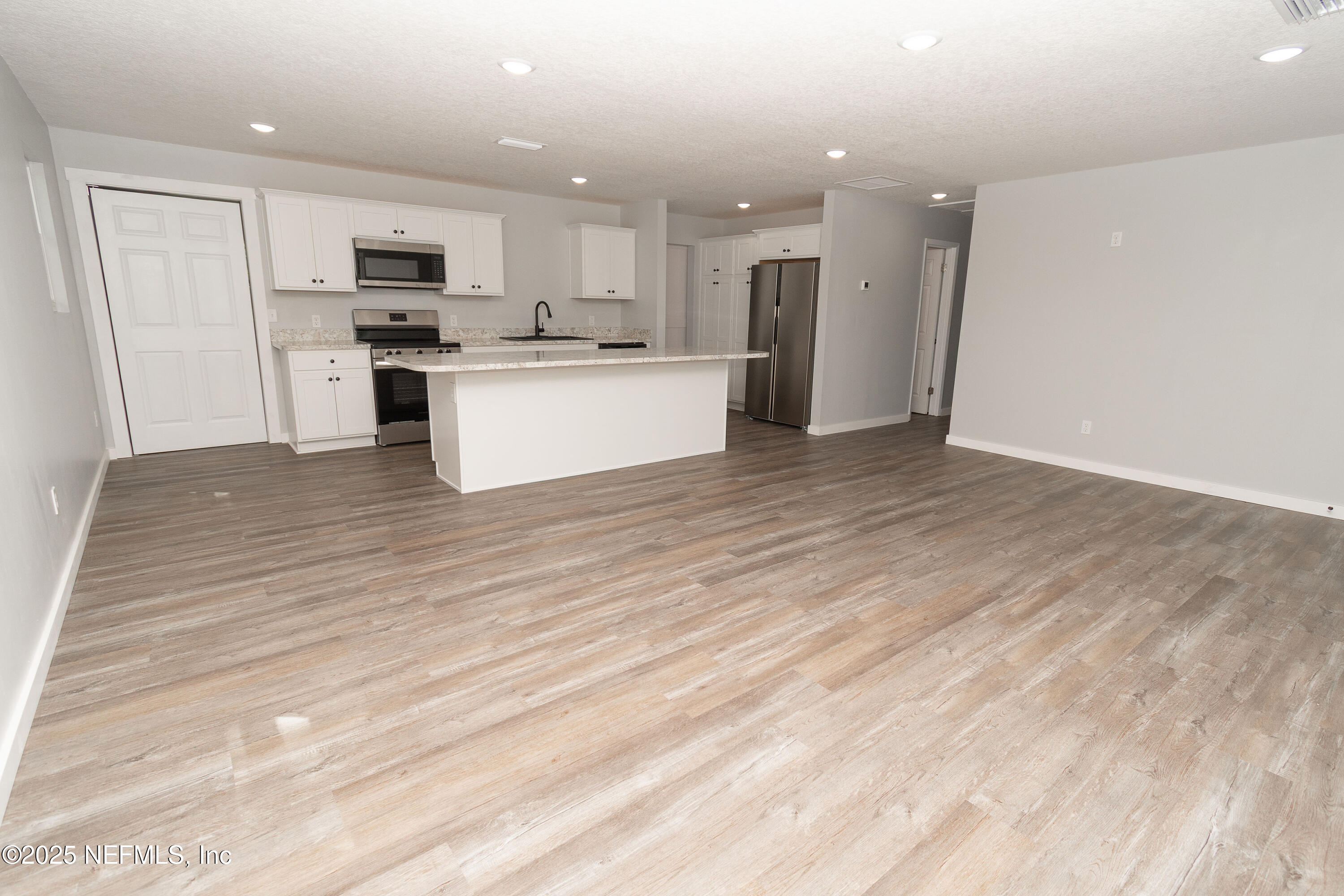 4373 Falcon Run Lane Middleburg, FL 32068 - Photo 11 of 38 Livingroom