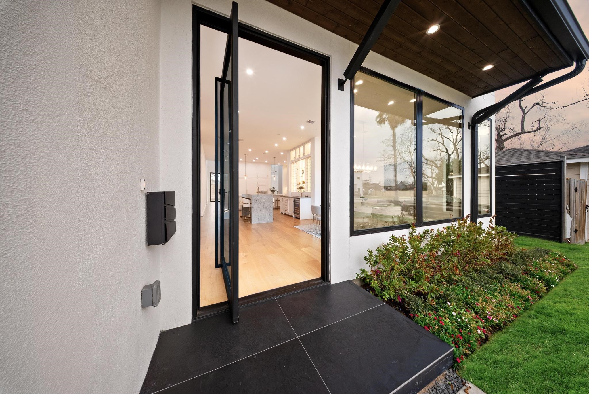 6510 Sivley Street Houston, TX 77055 - Photo 3 of 35