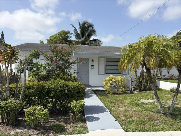 $2,400 | 613 Northwest 5th Court, Hallandale, FL 33009