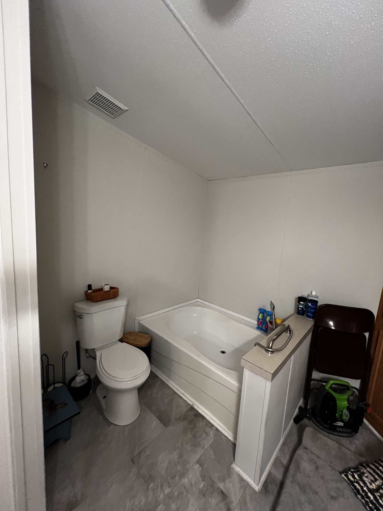 1870 Parker Road Manchester, TN 37355 - Photo 17 of 40 a bathroom with a sink and a toilet