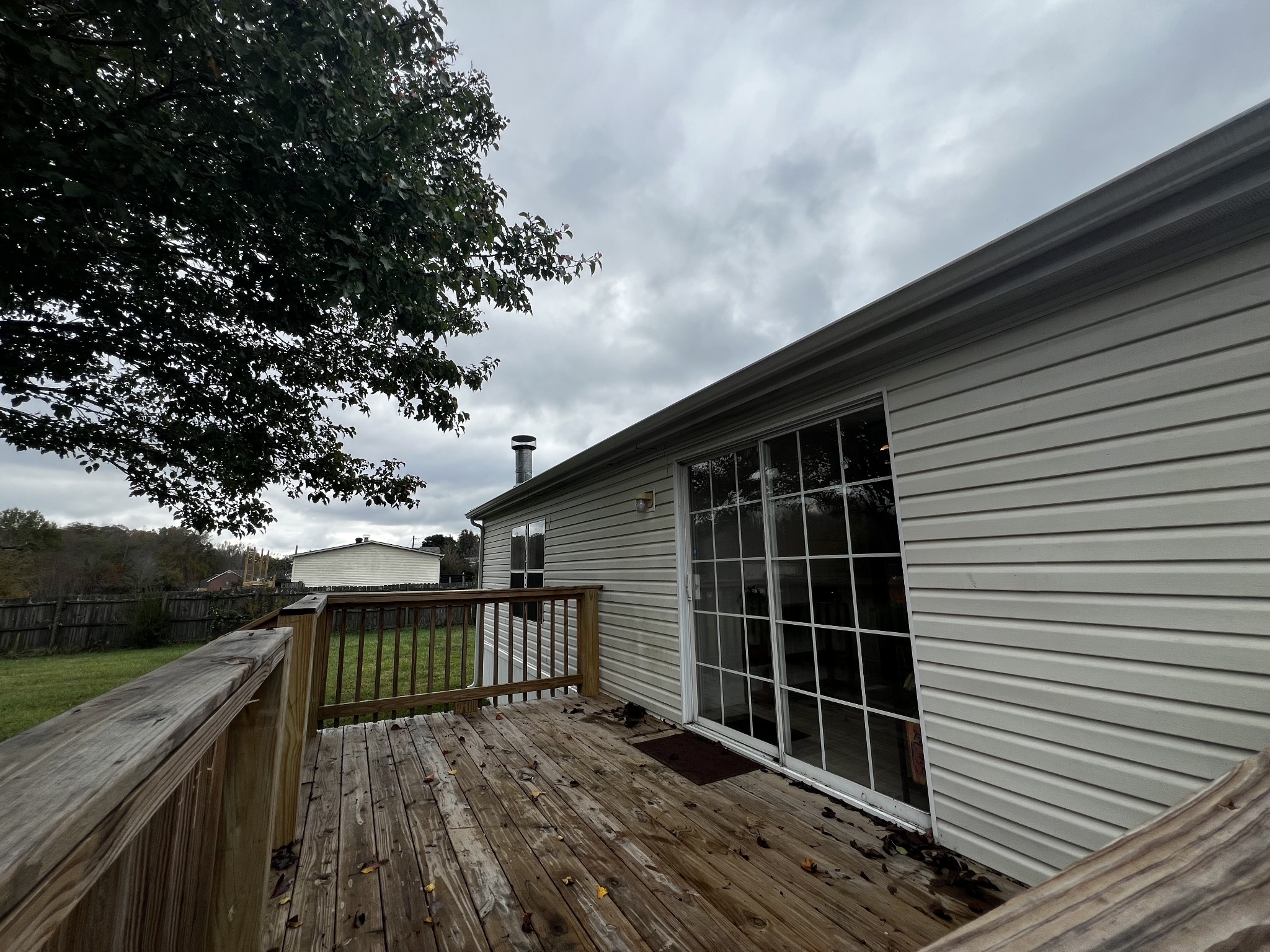 1870 Parker Road Manchester, TN 37355 - Photo 29 of 40 a view of a roof deck