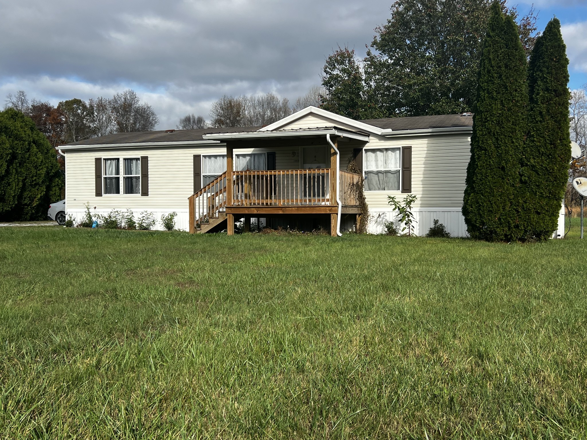 1870 Parker Road Manchester, TN 37355 - Photo 35 of 40 a view of a house with a yard