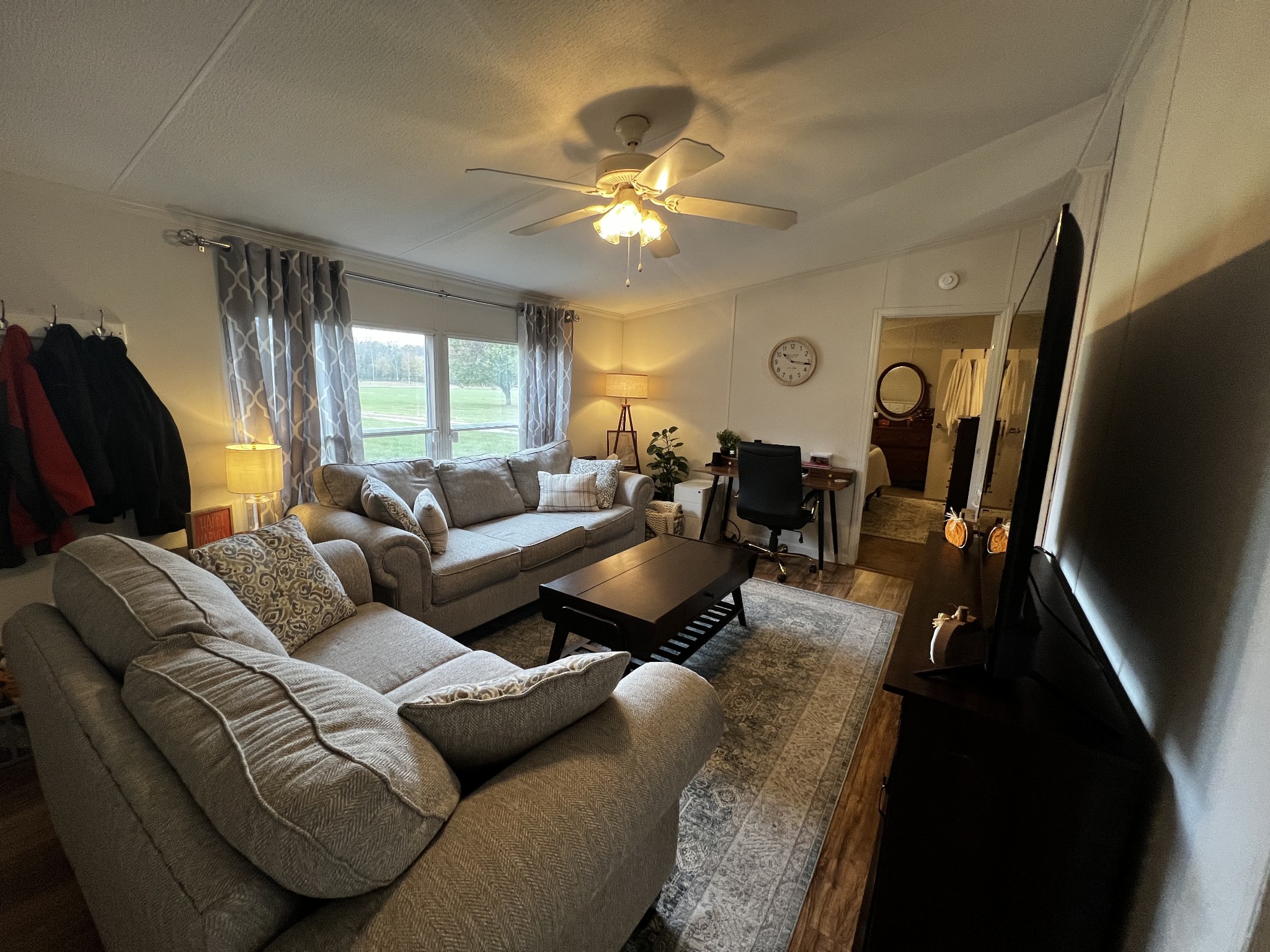 1870 Parker Road Manchester, TN 37355 - Photo 5 of 40 a living room with furniture and a large window