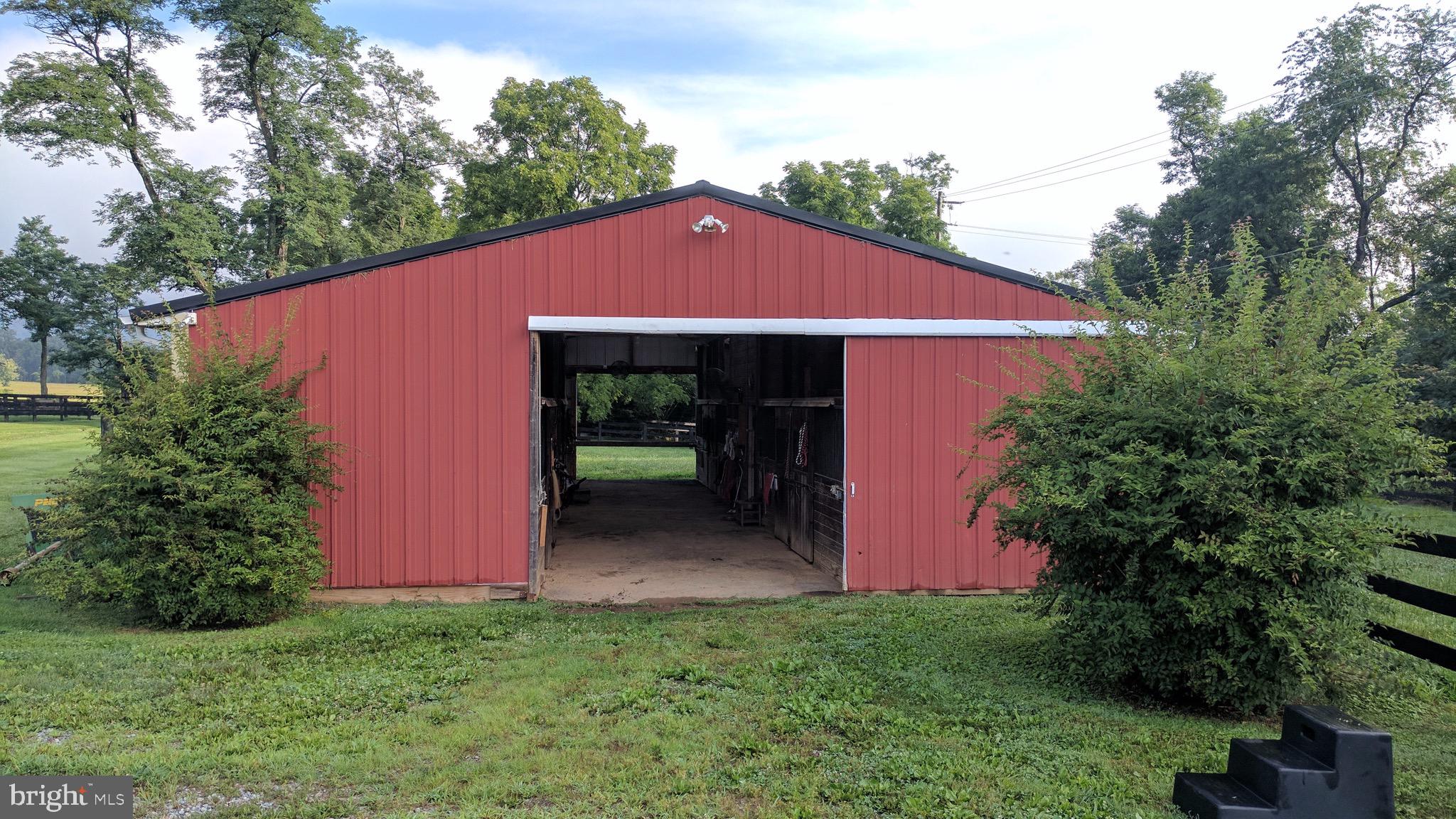 20775 Airmont Road Bluemont, VA 20135 - Photo 29 of 78 8 stall stable with tack room and wash stall