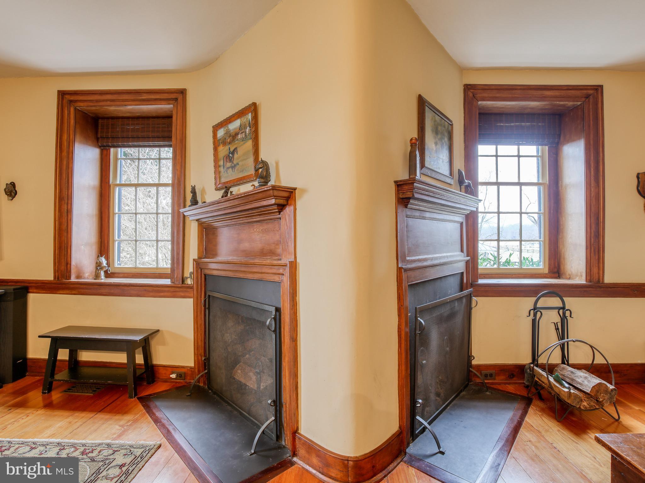 20775 Airmont Road Bluemont, VA 20135 - Photo 52 of 78 Library/family room with rare dual fireplaces