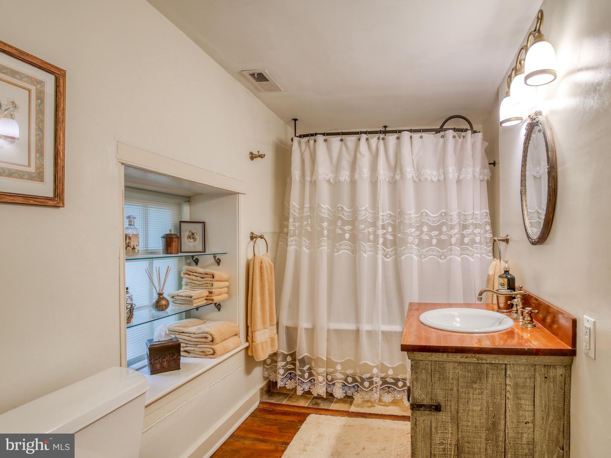 20775 Airmont Road Bluemont, VA 20135 - Photo 69 of 78 Bath 1 on second floor