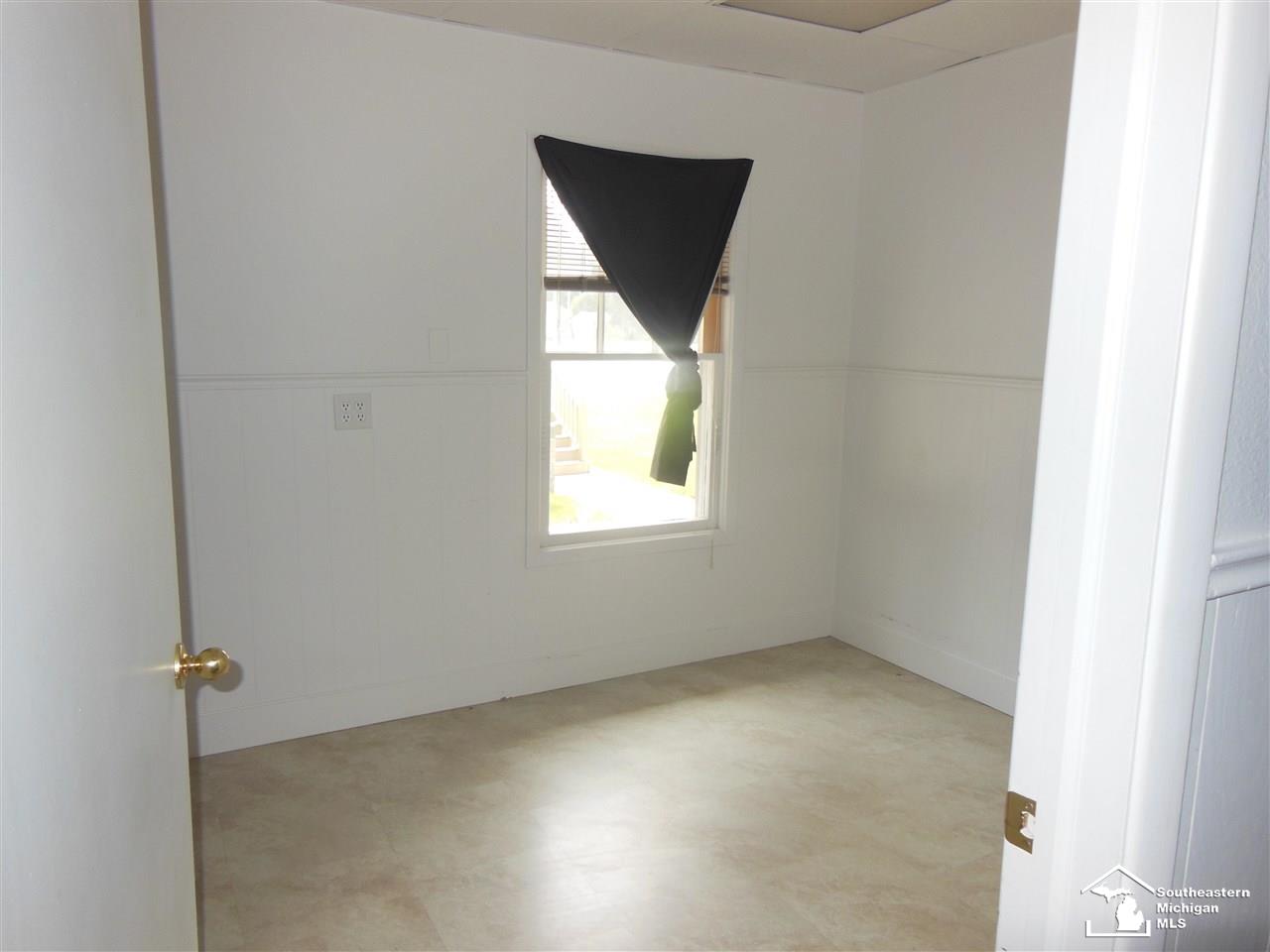 7490 Monroe Road Lambertville, MI 48144 - Photo 15 of 31 50078077-14.JPG