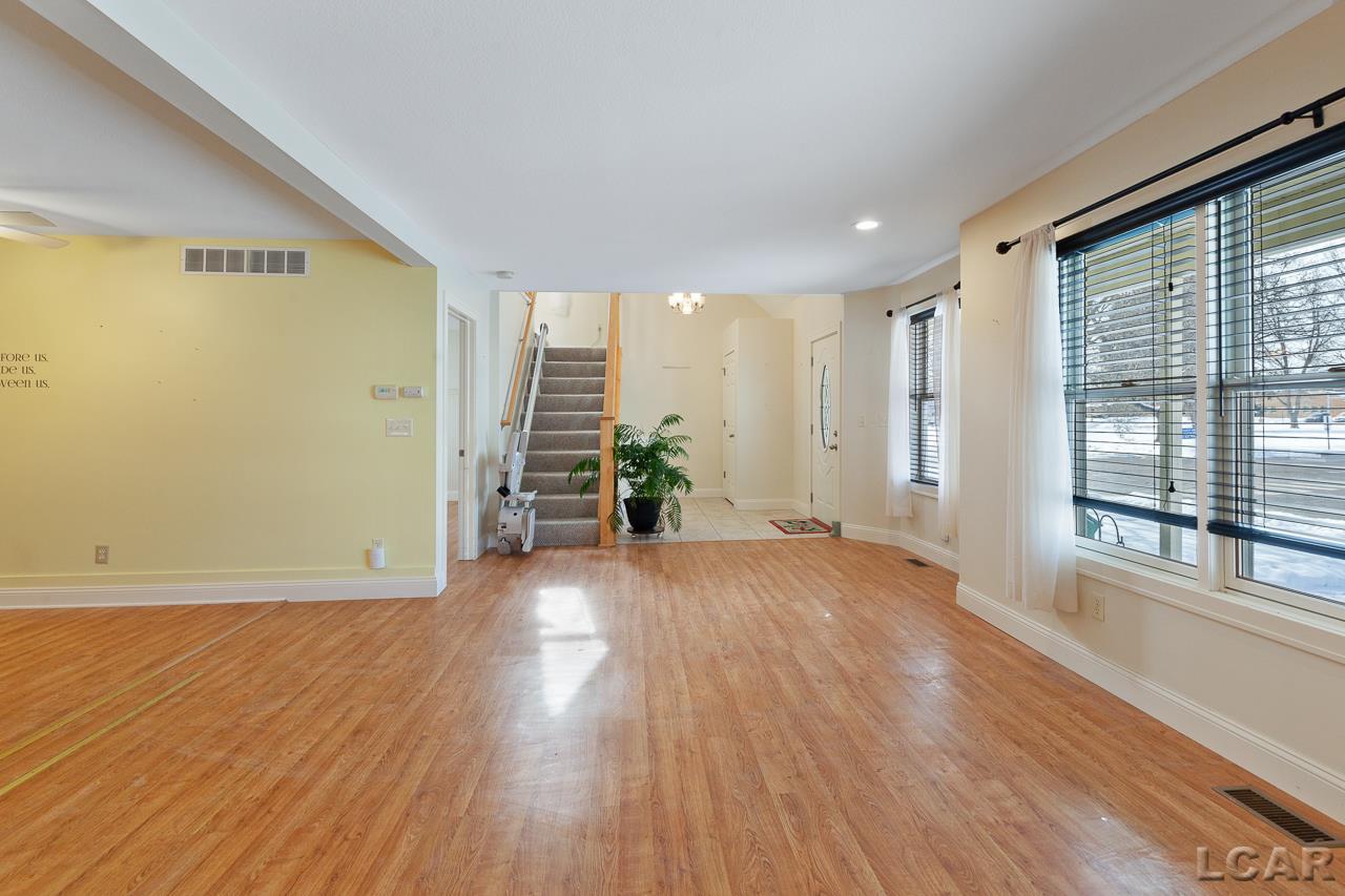 704 Springbrook Avenue Adrian, MI 49221 - Photo 9 of 31 50034063-8.JPG