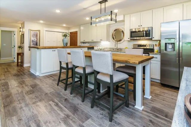 $260,000 | 10501 Cedar Lake Road, Unit 404, Minnetonka, MN 55305