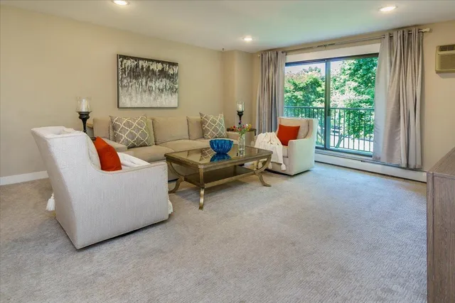 $260,000 | 10501 Cedar Lake Road, Unit 404, Minnetonka, MN 55305