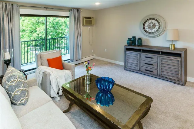 $260,000 | 10501 Cedar Lake Road, Unit 404, Minnetonka, MN 55305