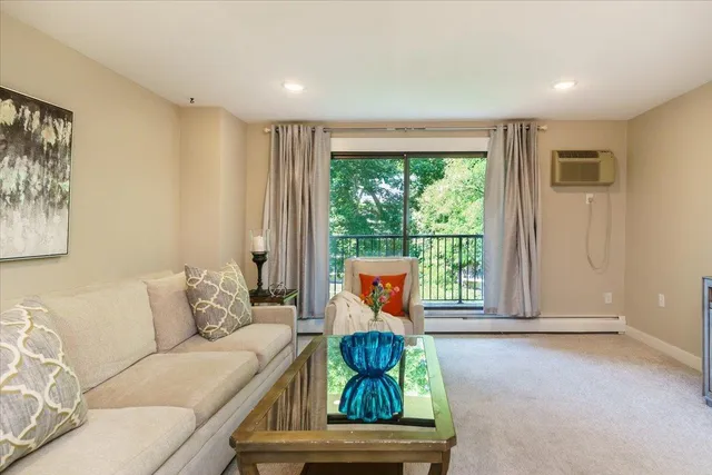 $260,000 | 10501 Cedar Lake Road, Unit 404, Minnetonka, MN 55305