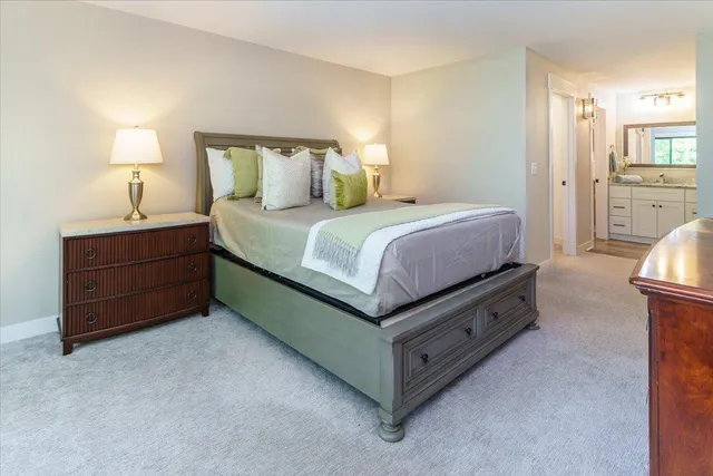 $260,000 | 10501 Cedar Lake Road, Unit 404, Minnetonka, MN 55305